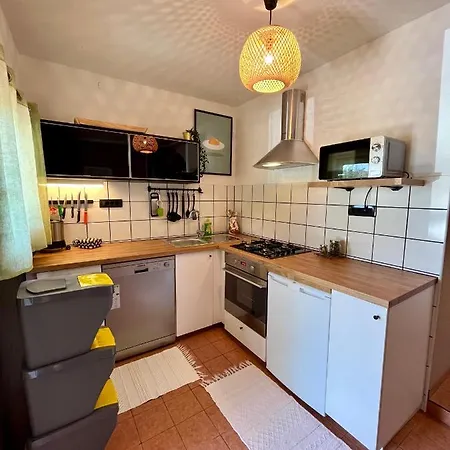 Zora Apartment