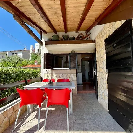 Zora Apartment