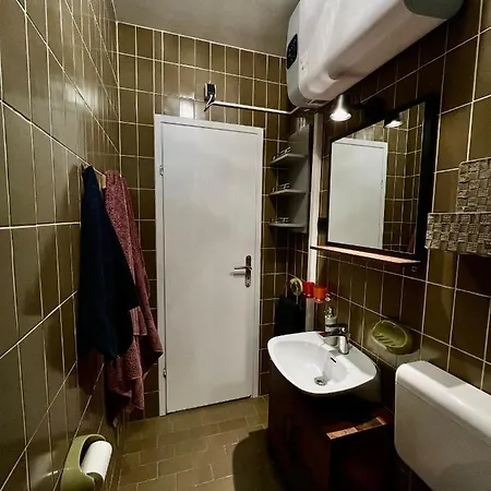 Zora Apartment Cres