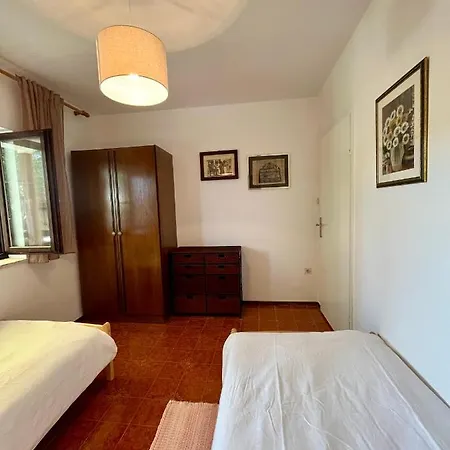 Zora Apartment Cres